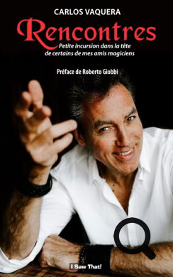 « Carlos vient d’écrire le livre que j’aurais toujours aimé écrire moi-même ! »  —Roberto Giobbi, de la préface  Ce livre vous propose une magnifique invitation à nourrir votre sensibilité artistique et à développer votre explorateur.  Chacune de ces rencontres est un raccourci de vie, une voie subtile et intelligente vers l’âme profonde de la magie.  Le comédien Alain Stevens utilisera sa pensée parallèle pour parfaire votre art, Christian Chelman vous dévoilera que la vraie magie existe, Guy Lammertyn vous étonnera par ses anecdotes magiques, Samantha vous racontera son expérience de femme magicienne, Johnny Thompson révélera une facette inconnue de Dai Vernon, Tommy Wonder démontrera qu’il est bien l’un des plus grands penseurs de la magie, Davide Costi vous guidera vers l’élégance d’une passion, Jean-Pierre Vallarino vous fera entrevoir sa poésie gestuelle, Vito Lupo vous invitera vers le chemin de la perfection, Roberto Giobi vous enrichira de son savoir-faire et de son faire-savoir. Chaque magicien est un univers. Que votre voyage soit aussi beau que leur partage!  